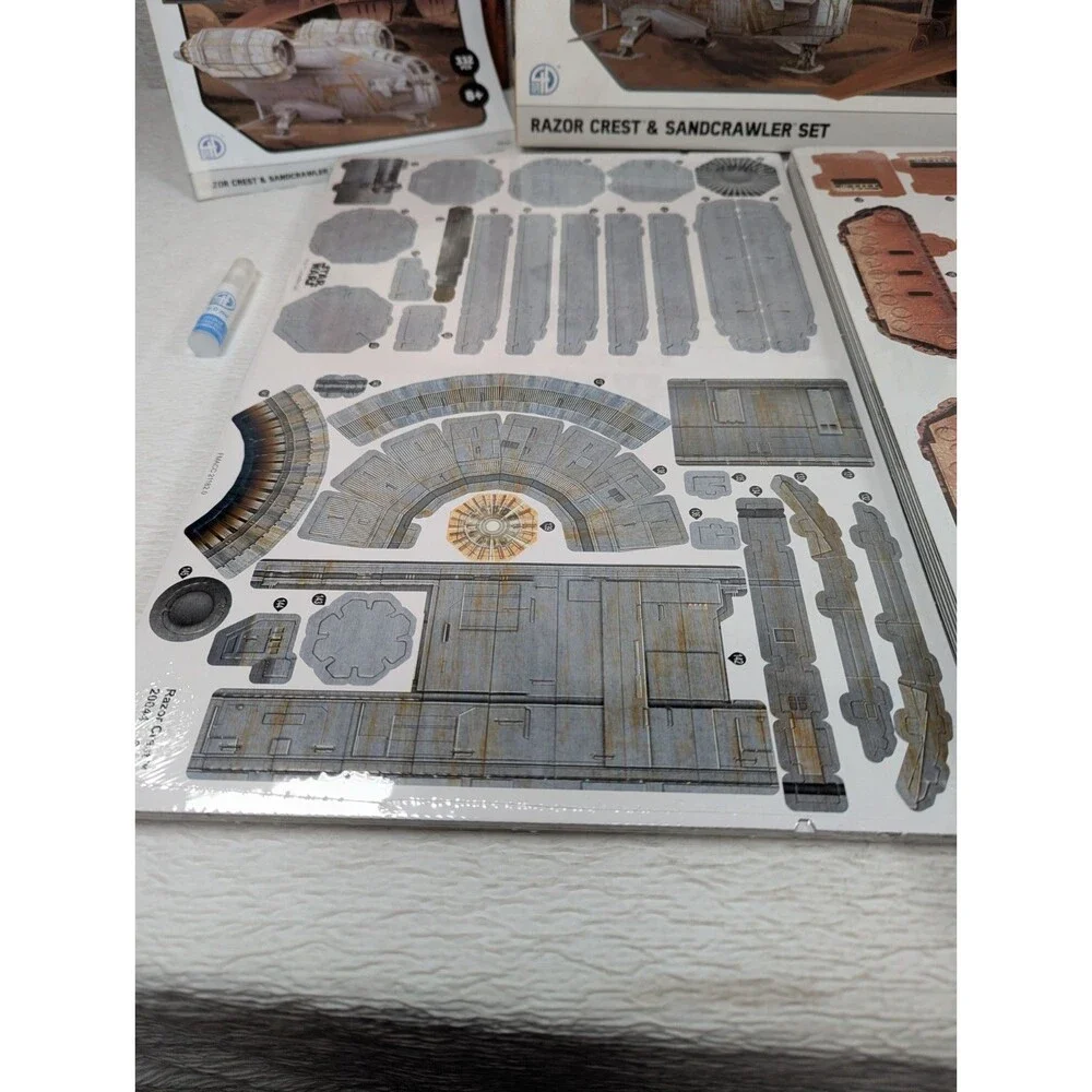 Star Wars - The Mandalorian - Paper Model Kit - Razor Crest & Sandcrawler Set